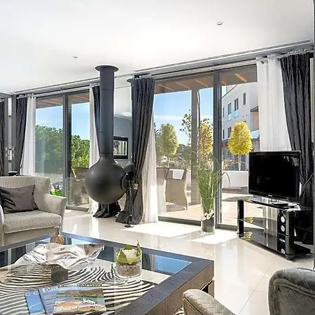 With Pool&wifi Villa *
